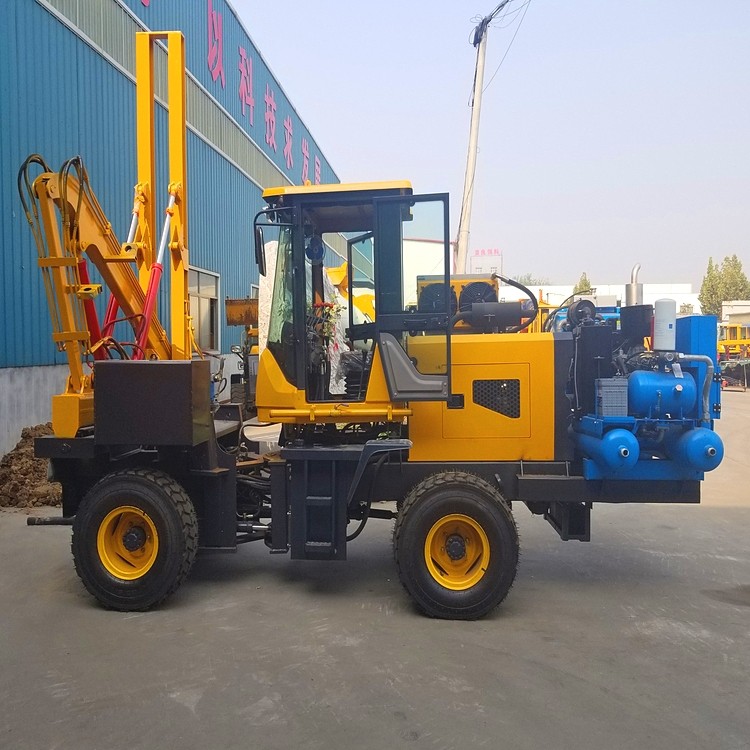 廠家專銷打樁機(jī)，裝載機(jī)改裝公路護(hù)欄打樁機(jī)